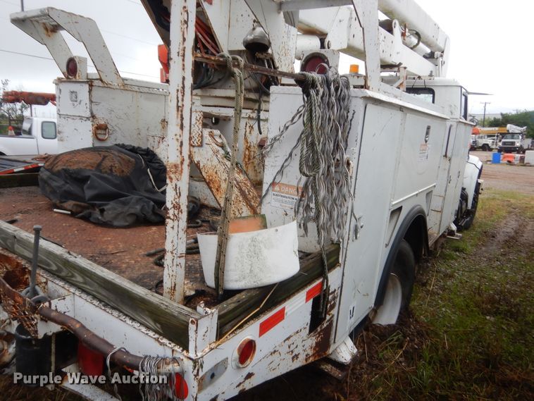 image for item IP9884 1998 International 4700  bucket truck
