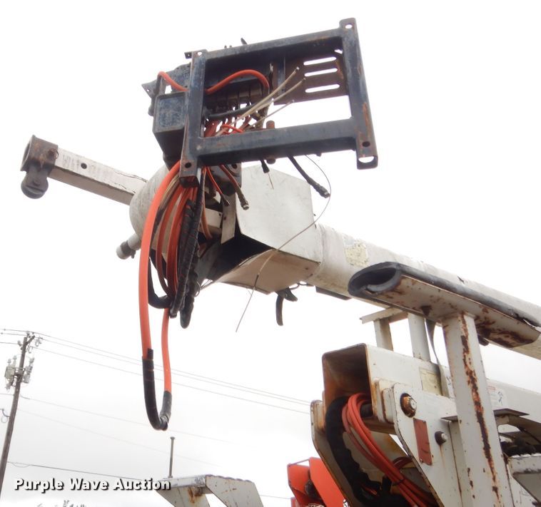 image for item IP9884 1998 International 4700  bucket truck