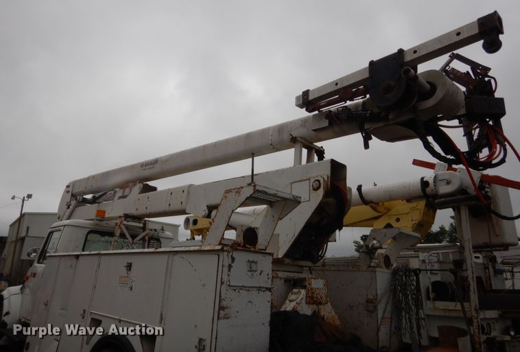 image for item IP9884 1998 International 4700  bucket truck