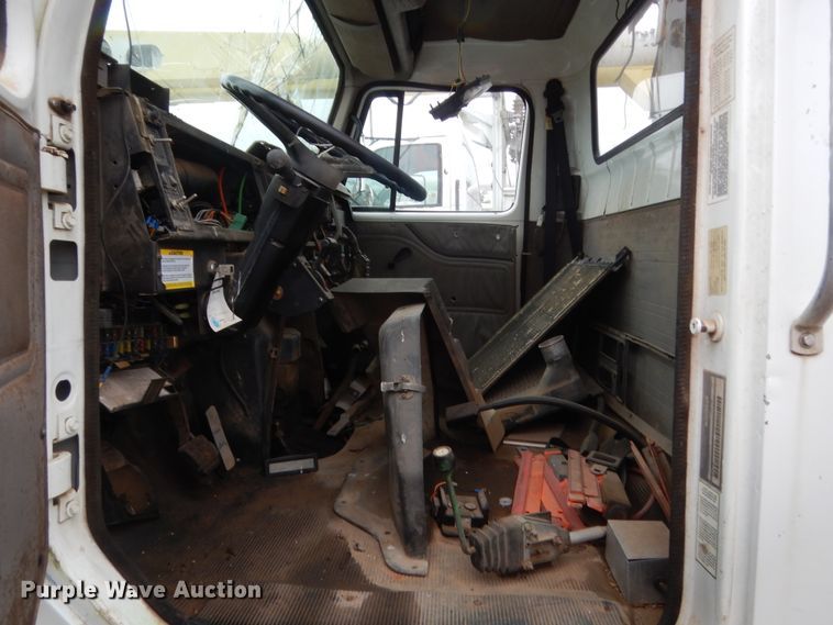 image for item IP9884 1998 International 4700  bucket truck