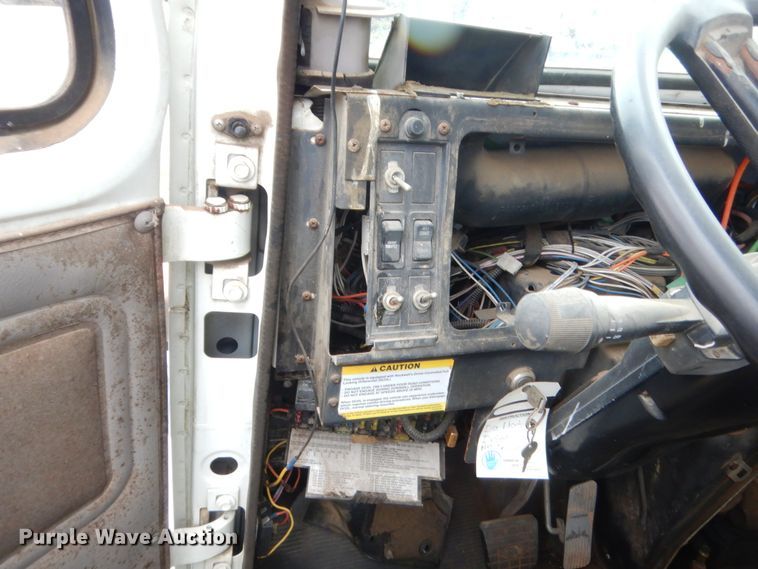 image for item IP9884 1998 International 4700  bucket truck