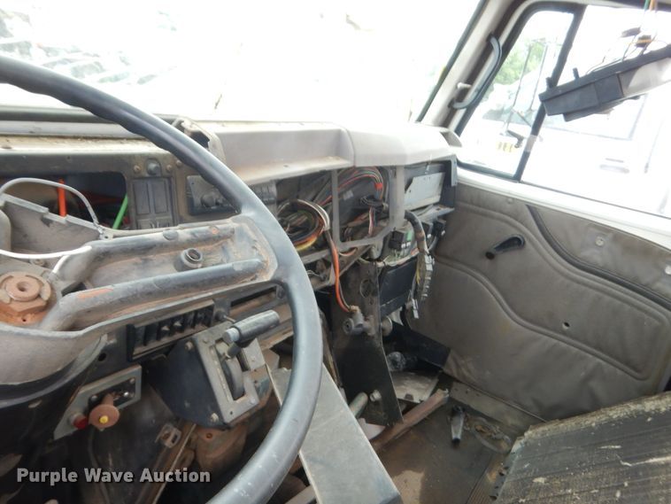 image for item IP9884 1998 International 4700  bucket truck