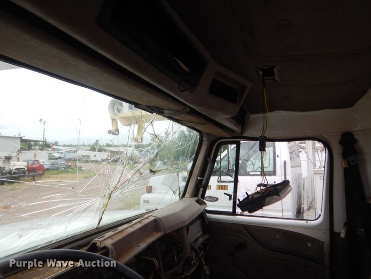 image for item IP9884 1998 International 4700  bucket truck