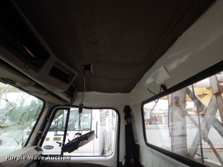 image for item IP9884 1998 International 4700  bucket truck