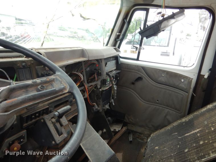 image for item IP9884 1998 International 4700  bucket truck