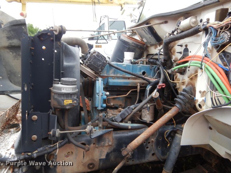 image for item IP9884 1998 International 4700  bucket truck