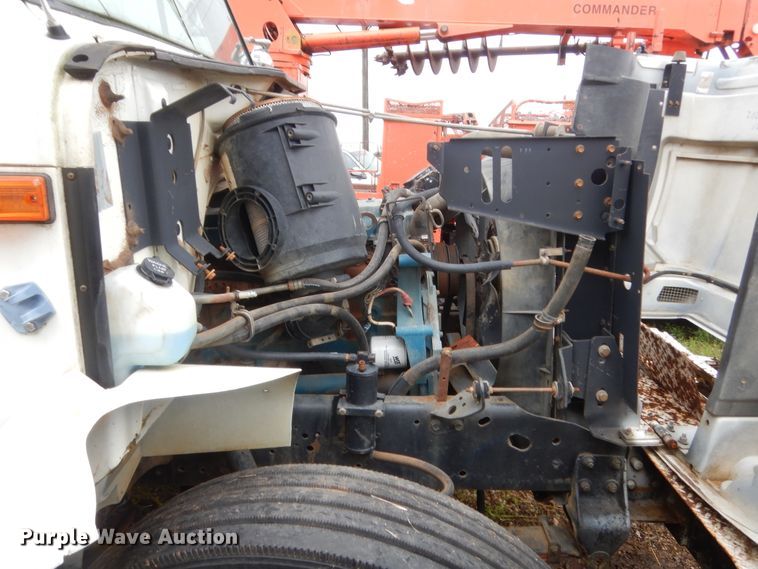 image for item IP9884 1998 International 4700  bucket truck