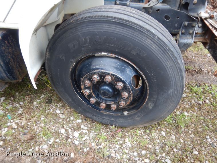 image for item IP9884 1998 International 4700  bucket truck