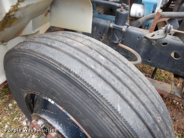 image for item IP9884 1998 International 4700  bucket truck