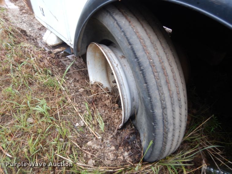 image for item IP9884 1998 International 4700  bucket truck