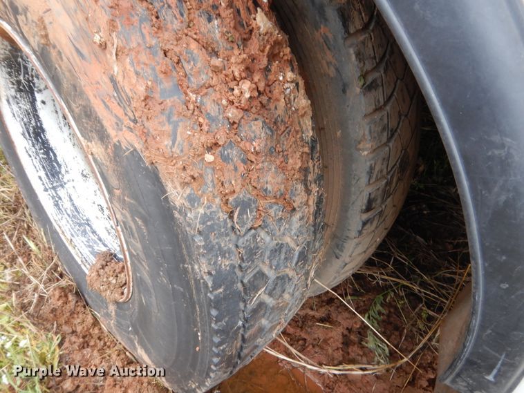 image for item IP9884 1998 International 4700  bucket truck