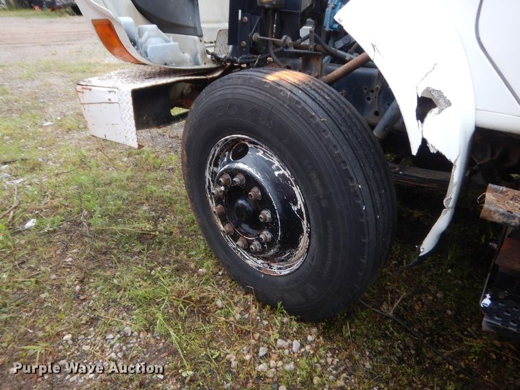 image for item IP9884 1998 International 4700  bucket truck