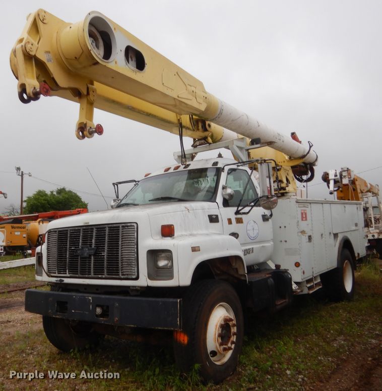image for item IP9885 2001 Chevrolet C7500  bucket truck