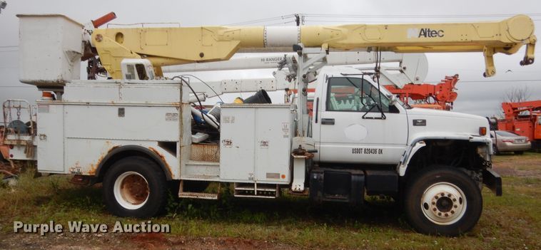 image for item IP9885 2001 Chevrolet C7500  bucket truck