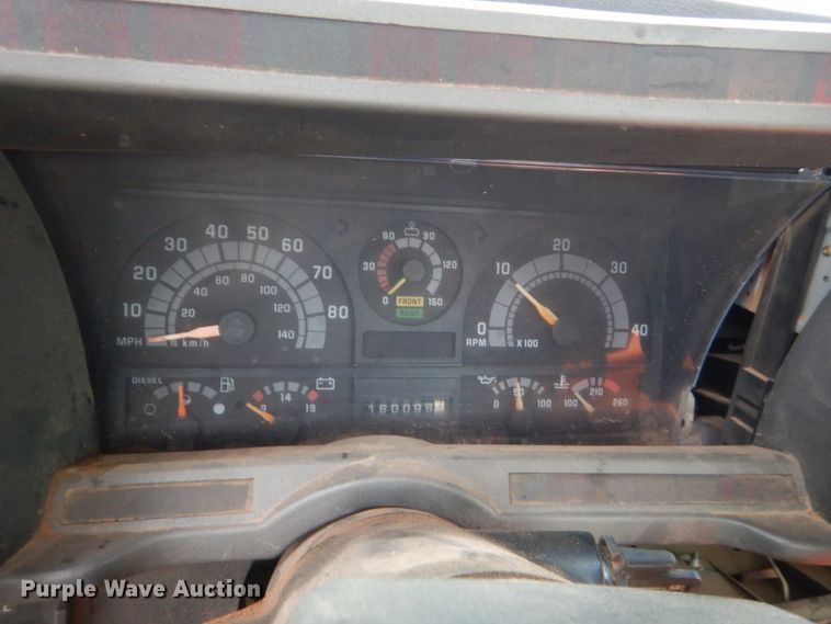 image for item IP9885 2001 Chevrolet C7500  bucket truck