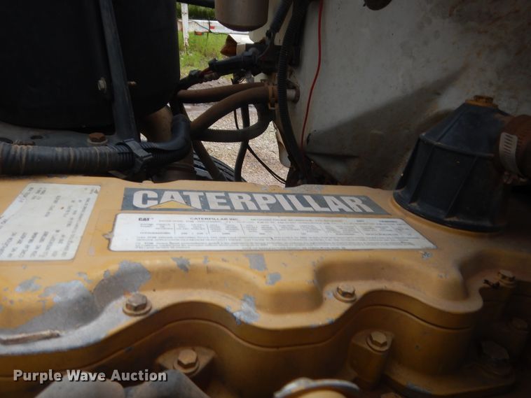 image for item IP9885 2001 Chevrolet C7500  bucket truck