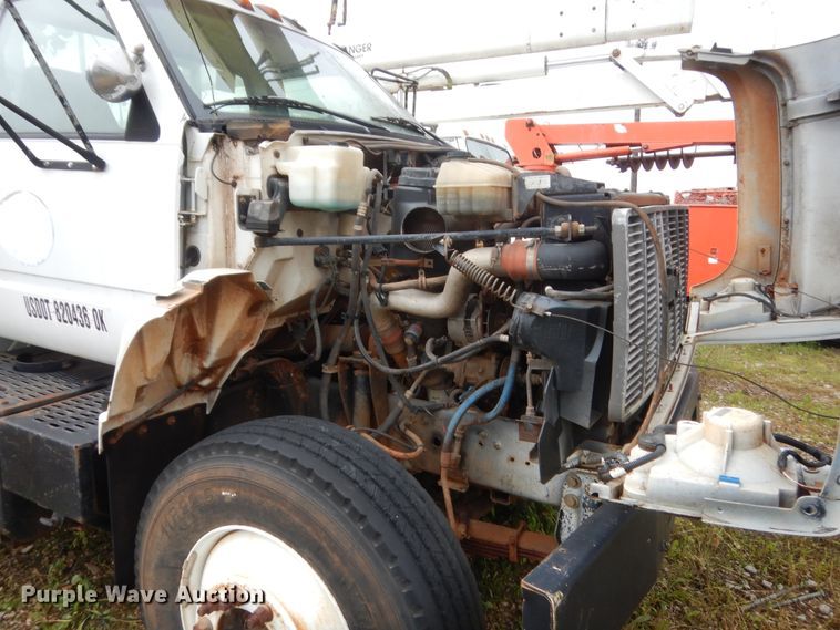 image for item IP9885 2001 Chevrolet C7500  bucket truck