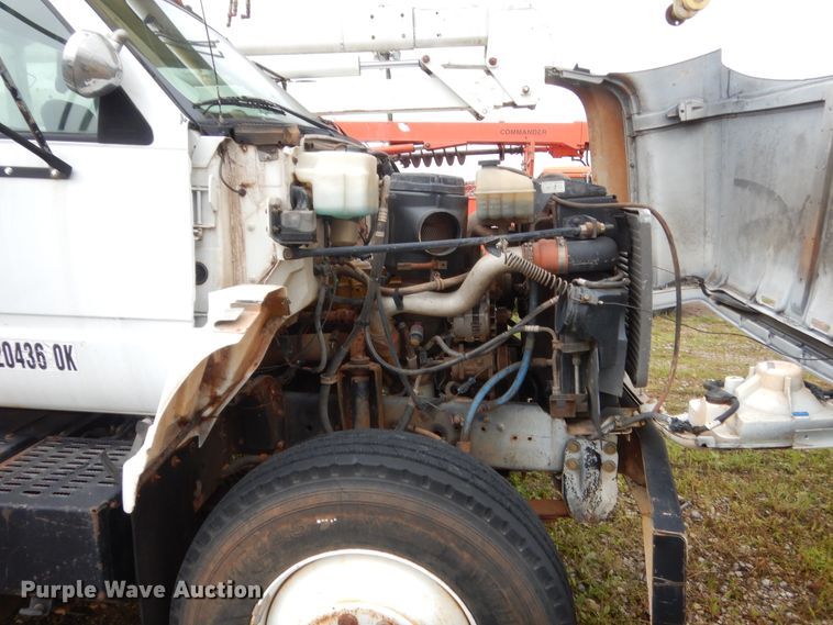 image for item IP9885 2001 Chevrolet C7500  bucket truck