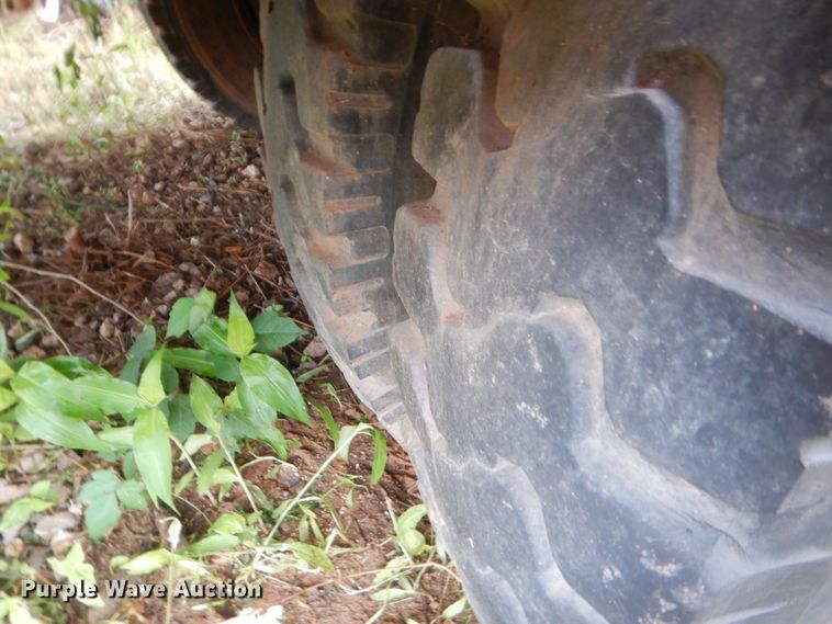 image for item IP9885 2001 Chevrolet C7500  bucket truck