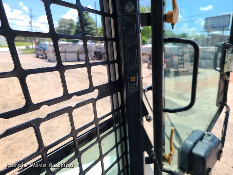 image for item IQ9198 2012 Bobcat T770  tracked skid steer loader