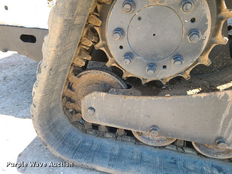 image for item IQ9198 2012 Bobcat T770  tracked skid steer loader