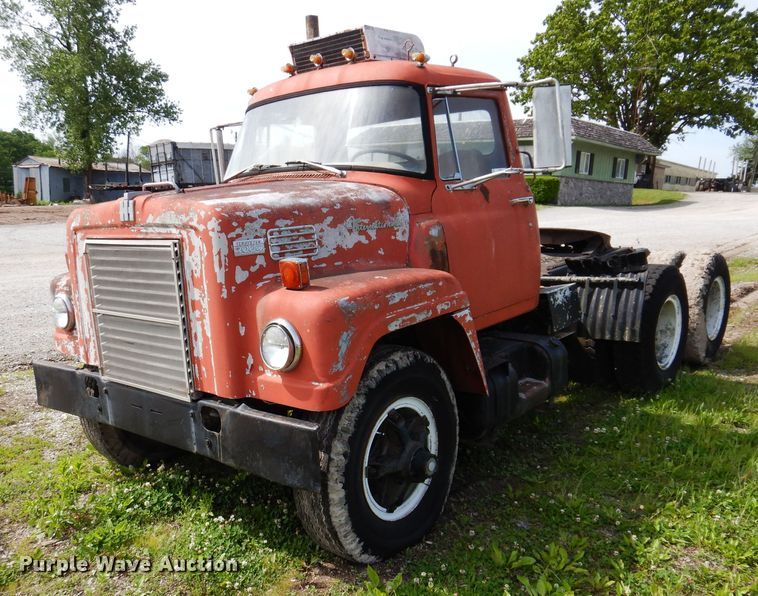 image for item IQ9505 1968 International Fleetstar 2000  semi truck