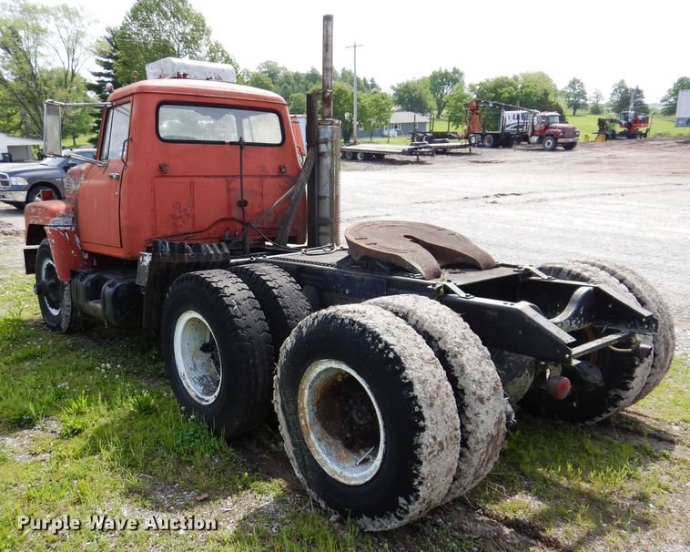 image for item IQ9505 1968 International Fleetstar 2000  semi truck