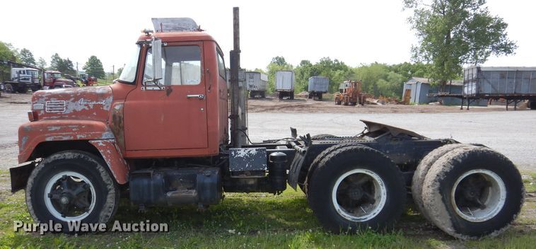 image for item IQ9505 1968 International Fleetstar 2000  semi truck