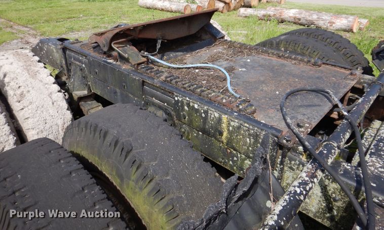 image for item IQ9505 1968 International Fleetstar 2000  semi truck