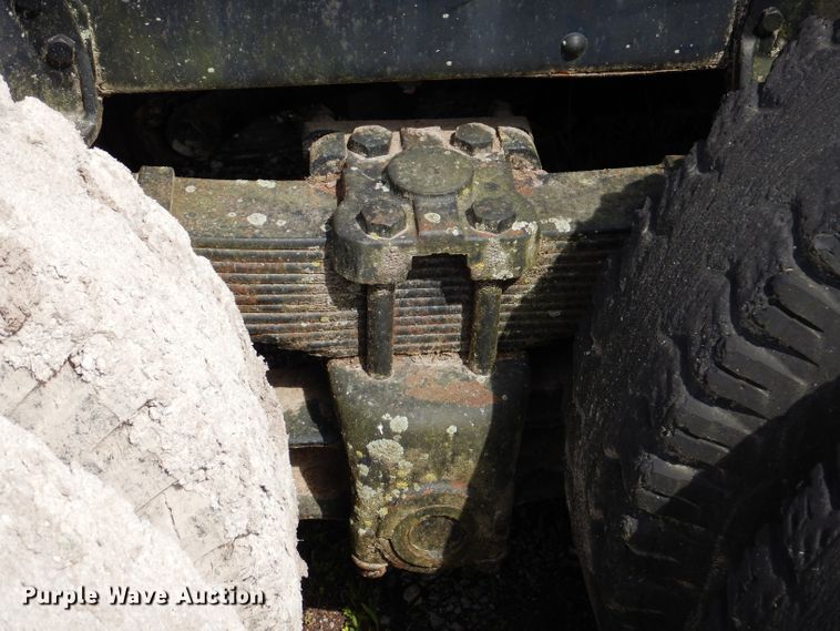 image for item IQ9505 1968 International Fleetstar 2000  semi truck