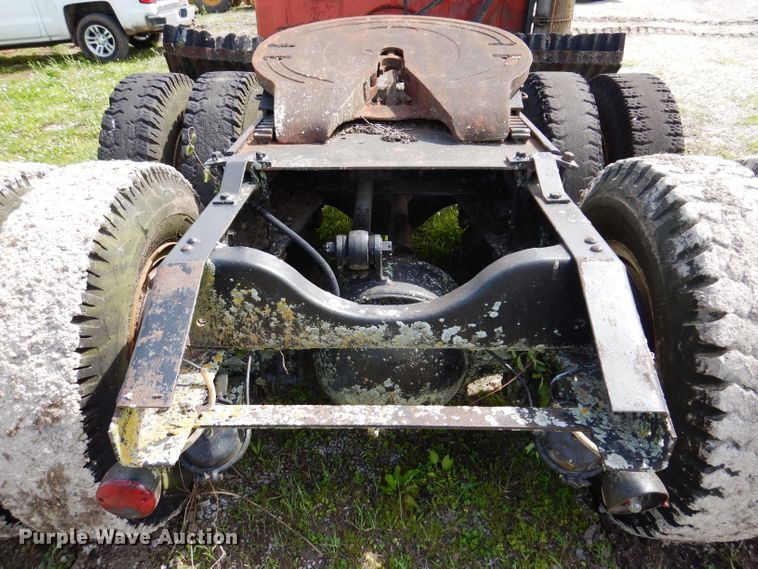 image for item IQ9505 1968 International Fleetstar 2000  semi truck