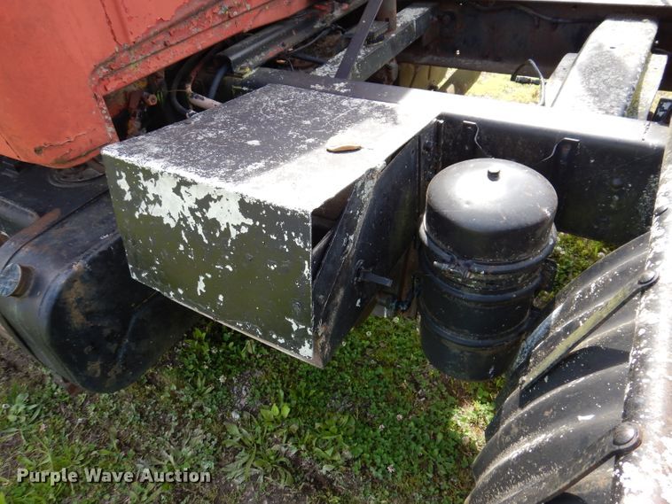 image for item IQ9505 1968 International Fleetstar 2000  semi truck