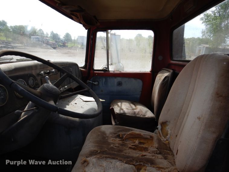 image for item IQ9505 1968 International Fleetstar 2000  semi truck