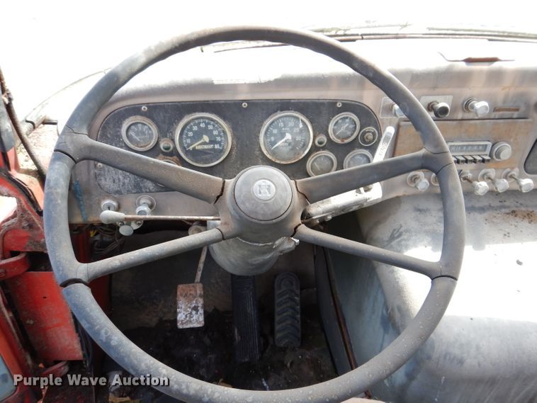 image for item IQ9505 1968 International Fleetstar 2000  semi truck