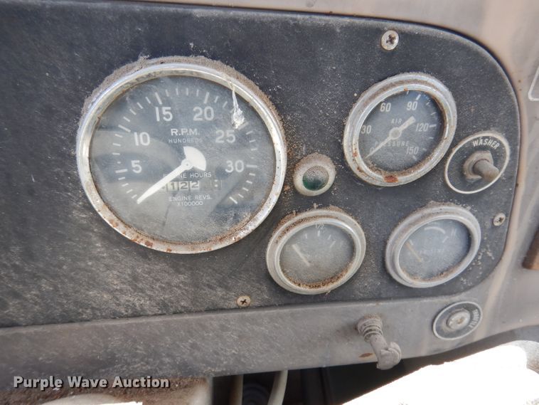 image for item IQ9505 1968 International Fleetstar 2000  semi truck