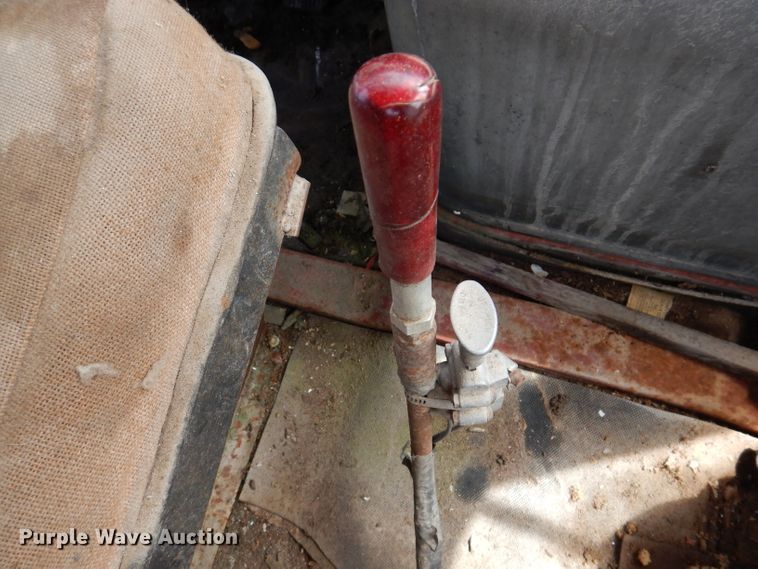 image for item IQ9505 1968 International Fleetstar 2000  semi truck