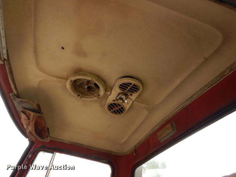 image for item IQ9505 1968 International Fleetstar 2000  semi truck