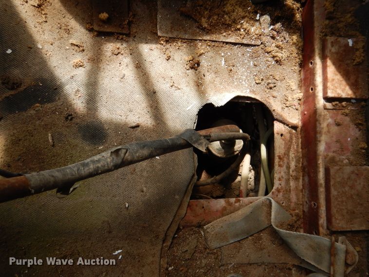 image for item IQ9505 1968 International Fleetstar 2000  semi truck