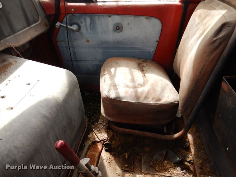 image for item IQ9505 1968 International Fleetstar 2000  semi truck