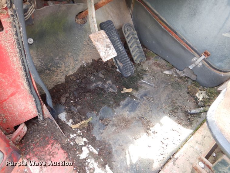 image for item IQ9505 1968 International Fleetstar 2000  semi truck