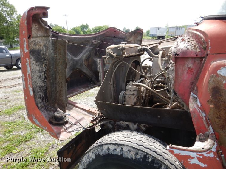 image for item IQ9505 1968 International Fleetstar 2000  semi truck