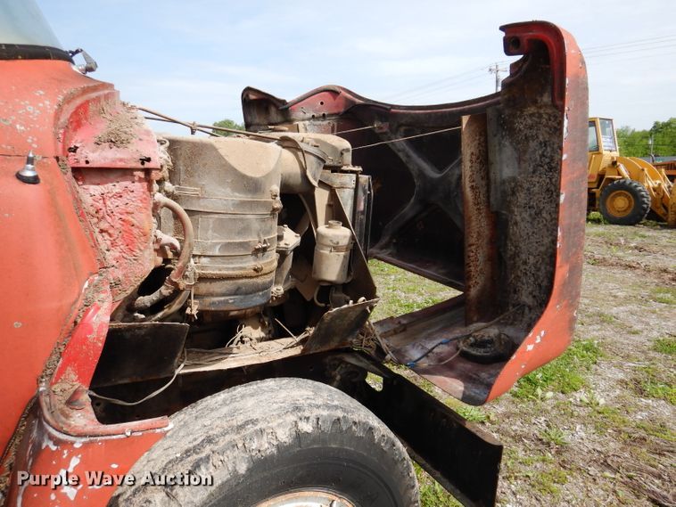 image for item IQ9505 1968 International Fleetstar 2000  semi truck