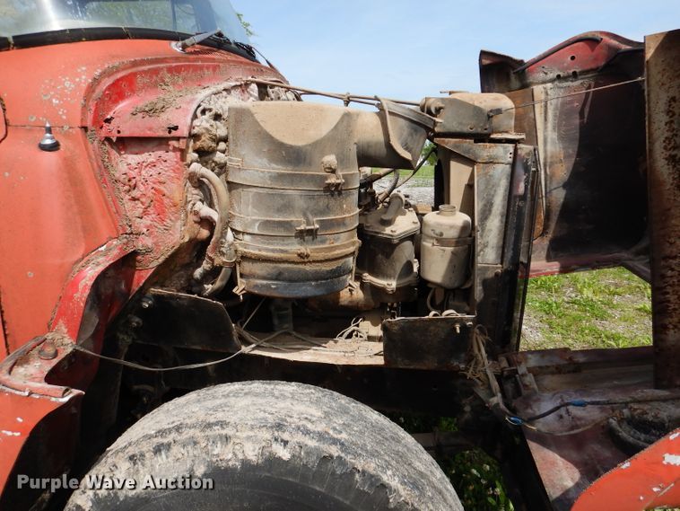 image for item IQ9505 1968 International Fleetstar 2000  semi truck