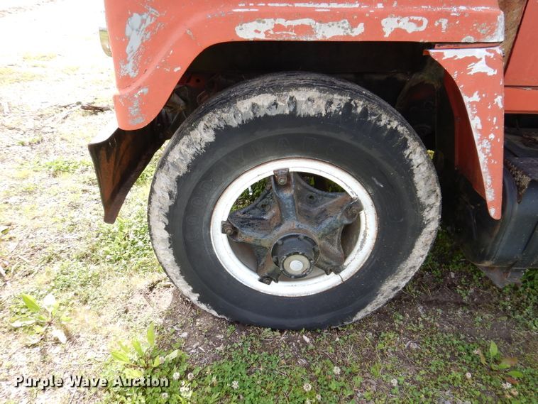 image for item IQ9505 1968 International Fleetstar 2000  semi truck