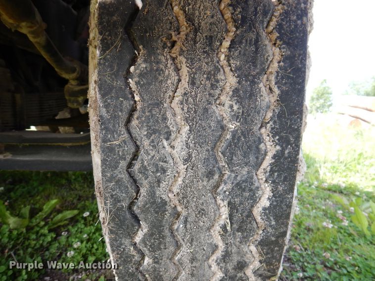 image for item IQ9505 1968 International Fleetstar 2000  semi truck