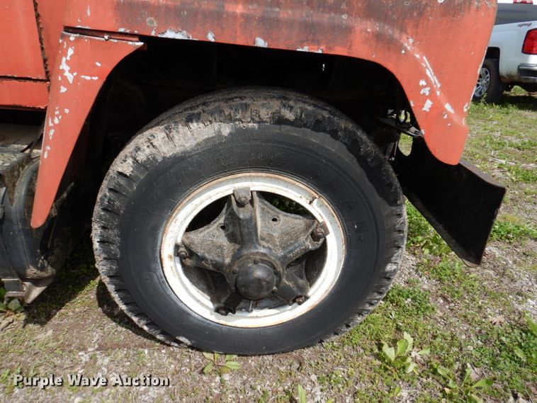 image for item IQ9505 1968 International Fleetstar 2000  semi truck