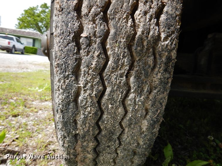 image for item IQ9505 1968 International Fleetstar 2000  semi truck