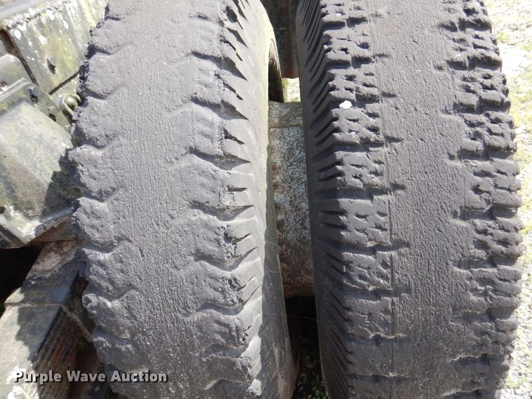 image for item IQ9505 1968 International Fleetstar 2000  semi truck