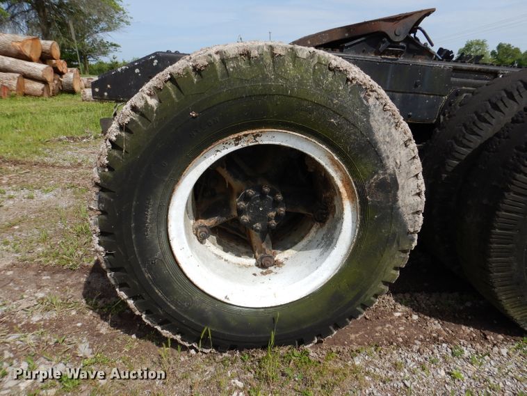 image for item IQ9505 1968 International Fleetstar 2000  semi truck