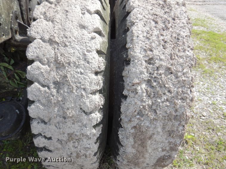 image for item IQ9505 1968 International Fleetstar 2000  semi truck